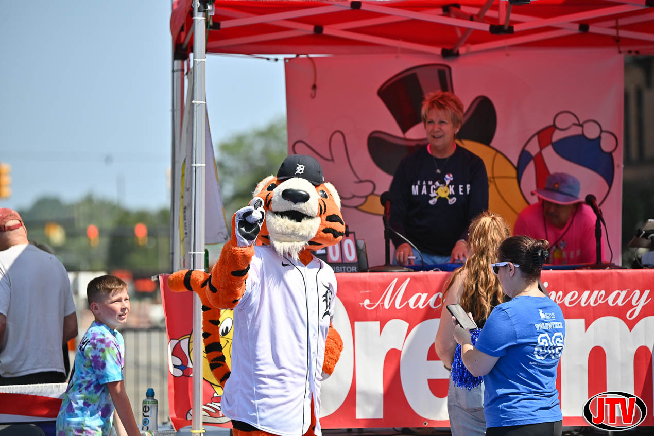 Detroit Tigers Paws meets Tony the Tiger  Detroit tigers baseball, Detroit  tigers, Michigan wolverines football