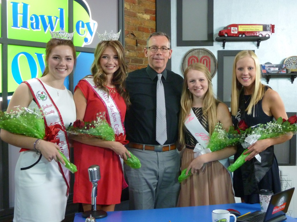 Emily Sioma, Ellen Wilson, Alyssa Stull and Katlynn Roden with Bart